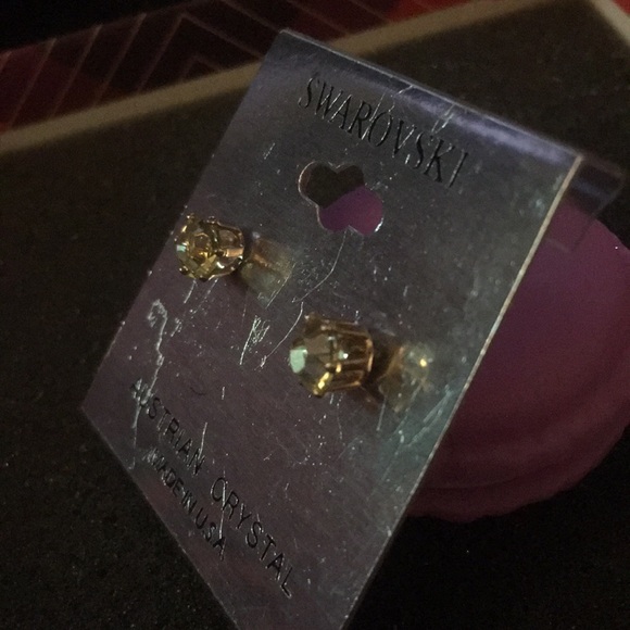 💎3 for $30 when bundled💎 Swarovski Stud Earrings - Picture 4 of 5